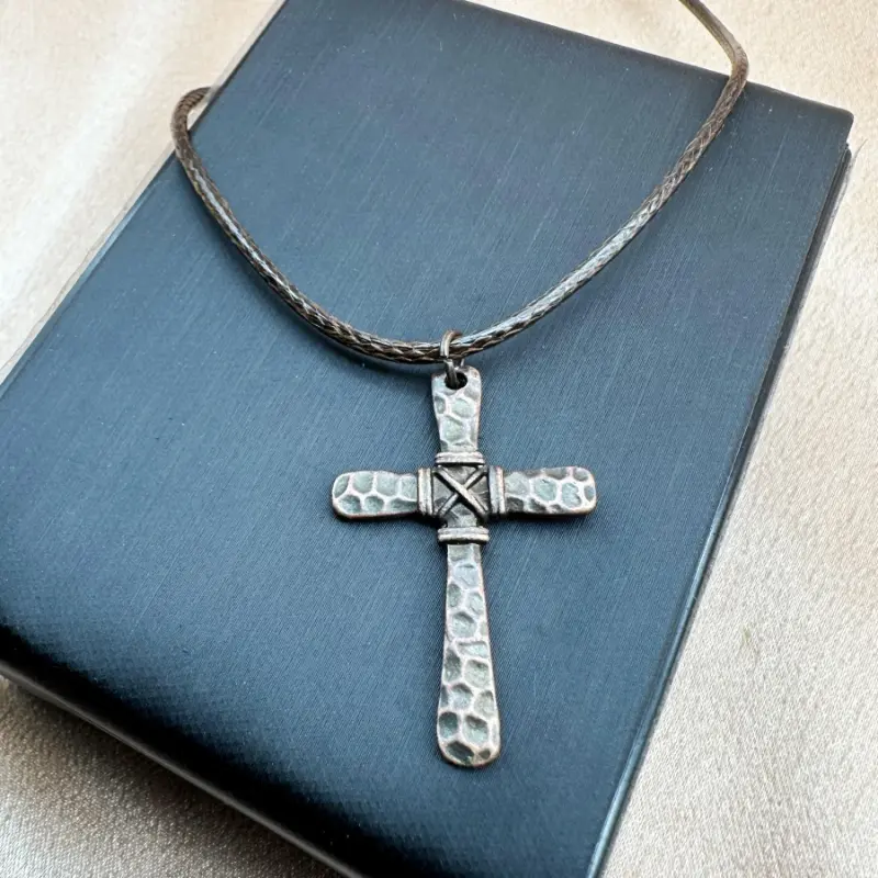 Vintage Hammered Copper Cross Necklace with Wire Wrapping, Cross Chain Design - Unisex Christian Exquisite Jewelry Gift, Fashionable Jewelry Accessories