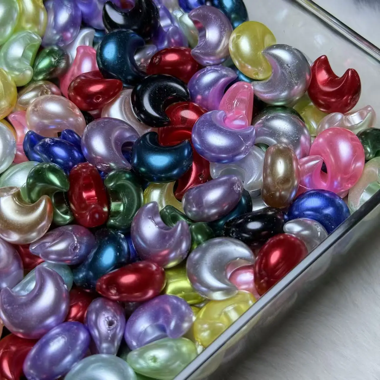 【A255】Chubby Moon‑Shaped Mixed‑Color Glass Pearl Beads, Suitable for Bead Stringing