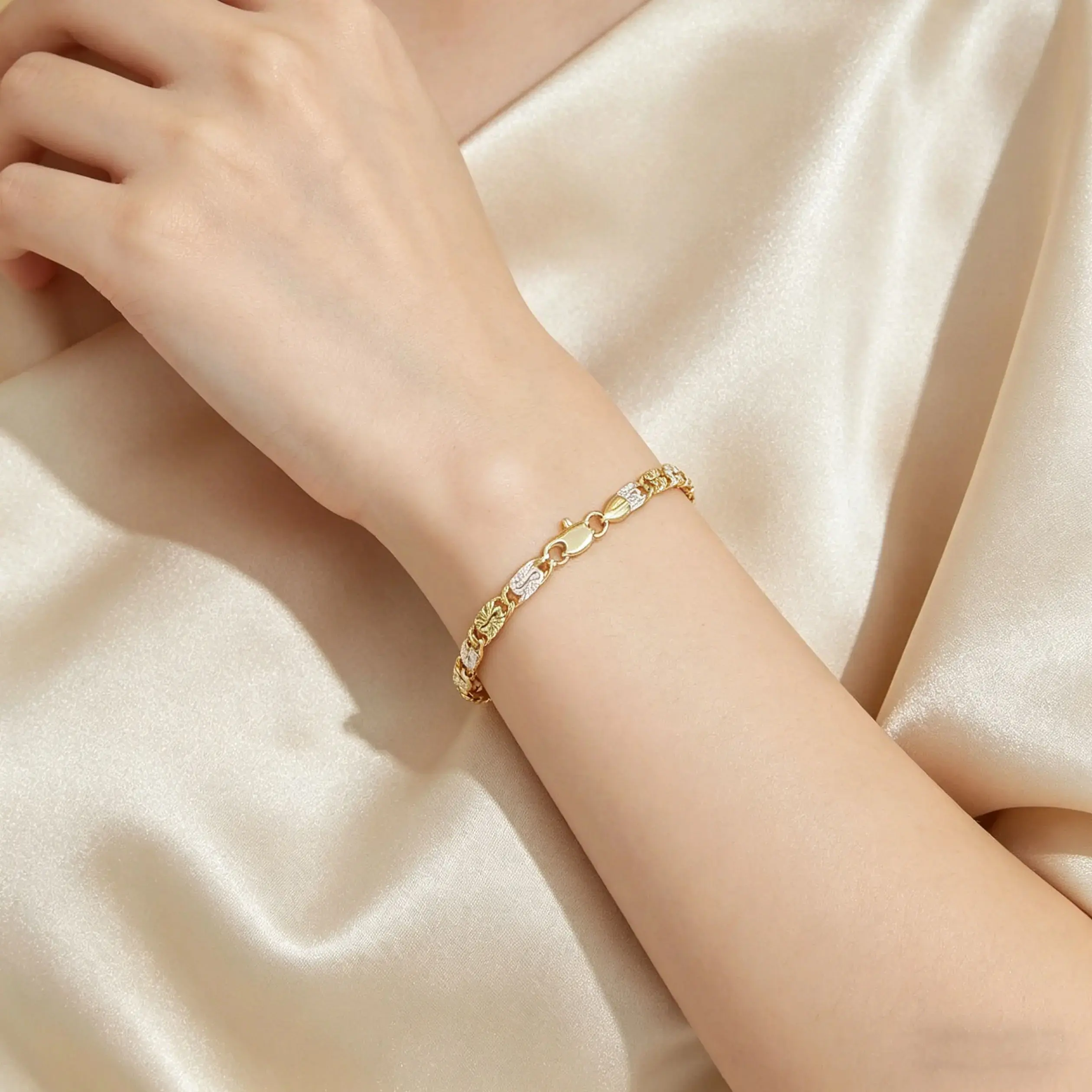 Women's Gold Tri-Color Mariner Link Bracelet - Polished Finish Floral Engraved Chain, Dainty Wrist Adornment for Daily Wear, Classic Jewelry Gift for Her, Bracelets, Dainty Length,back to school,back to school haul