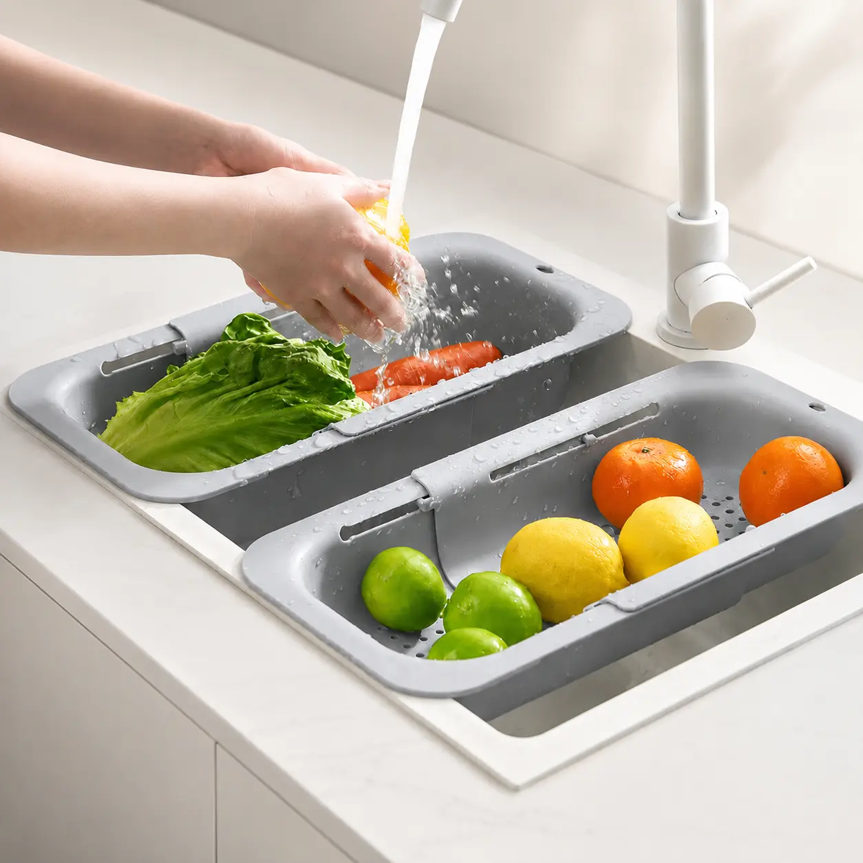 Over Sink Strainer Basket, Expandable Kitchen Colander for Washing Produce, Adjustable Drain Rack with Perforated Design, Vegetable Fruit Rinse Basket for Kitchen Counter and Sink Use Utensils Lightweight