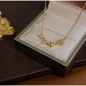 Gold Heart Crystal Four Leaf Clover Necklace for Women Dainty Chain Pendant Necklace Fashion Lucky Clover Jewelry for Daily Wear Gifts for Her