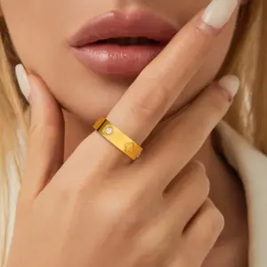 Clover Rhinestone Ring – Stainless Steel Lucky Charm Ring, Minimalist Sparkly Statement Jewelry