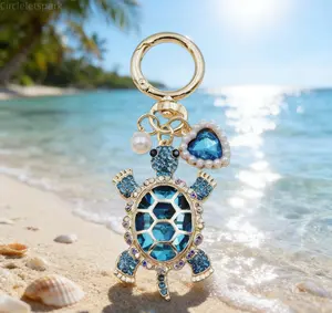Ocean Style Turtle Keychain with Pearl Heart Charm Aesthetic Marine Animal Bag Charm Cute Unisex Key Ring for Bags & Keys Trendy Friendship Gift for Daily Use