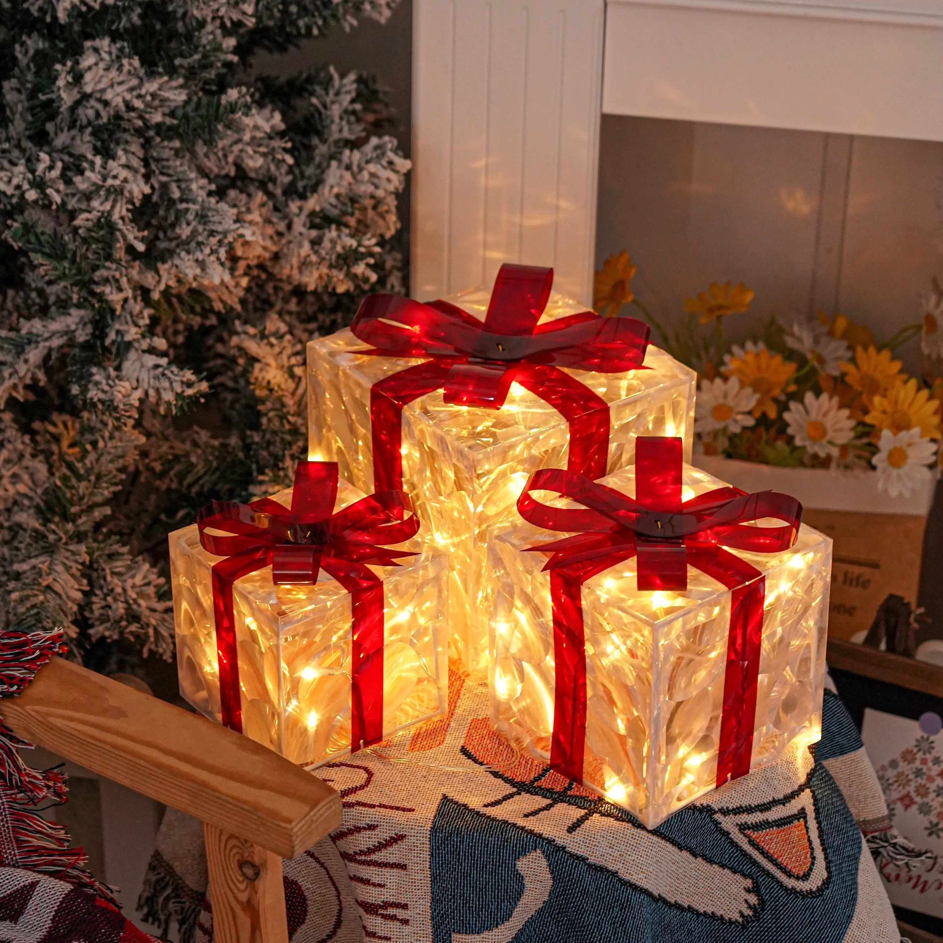 LEDOOR A Set Of 3 Christmas Color Boxes, USB/battery Dual Power Supply, 8 Lighting Modes, 8-hour Timer, Warm White Christmas Color Box, Gift Box with Red Bow for Christmas Tree, Home Decoration, Christmas Day Decoration, And Christmas Outdoor Decoration