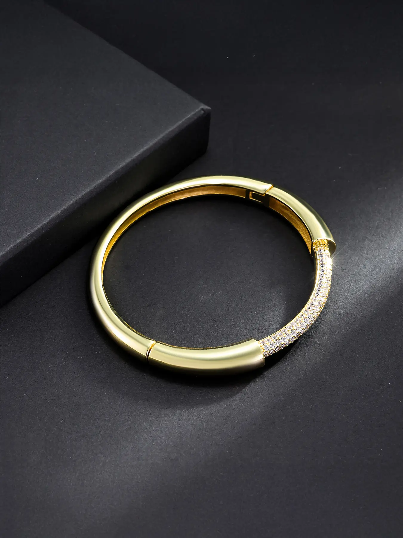 1PC ICED CHICS ring-shaped synthetic zircon bracelet, Copper Chain Bracelet, Exquisite Bracelet, hip-hop accessory, versatile for daily wear to show elegance, suitable for both men and women, gift, date