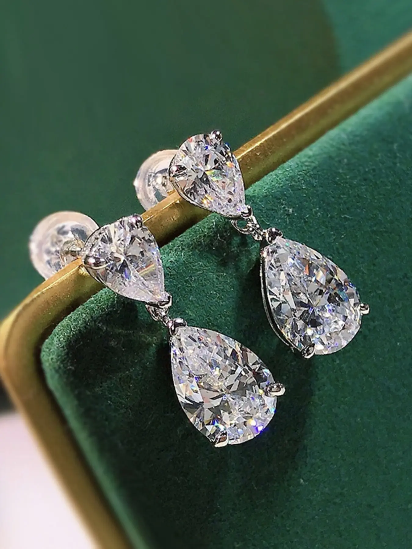 Women's Earrings Elegant Simple Sparkling Copper Inlaid Zirconia Jewelry Bridal Bridesmaid Wedding Pear Shape Water Drop Pendant Earrings Cubic Zirconia Earrings Teardrop Earrings Dangling Earrings