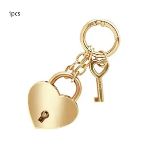Gold Heart-Shaped Chain Pendant, Bag Charms for Handbags Fashion Accessories for Women, Cute Keychains Decorations Supplies Suitable for Backpacks & Handbags