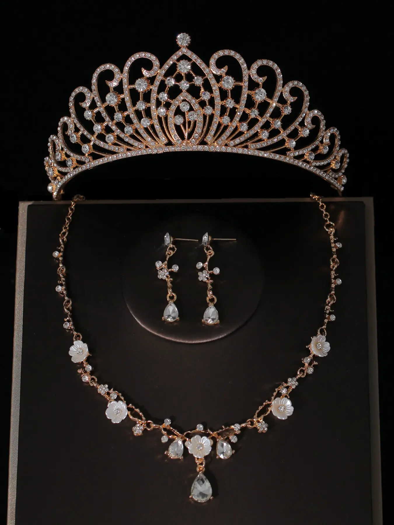 A set of bridal accessories, including a crown, flower necklace, and earrings, consisting of 4 wedding accessories. The wedding dress and formal attire are also suitable for use at weddings, parties, and gatherings Wedding Sets Jewelry