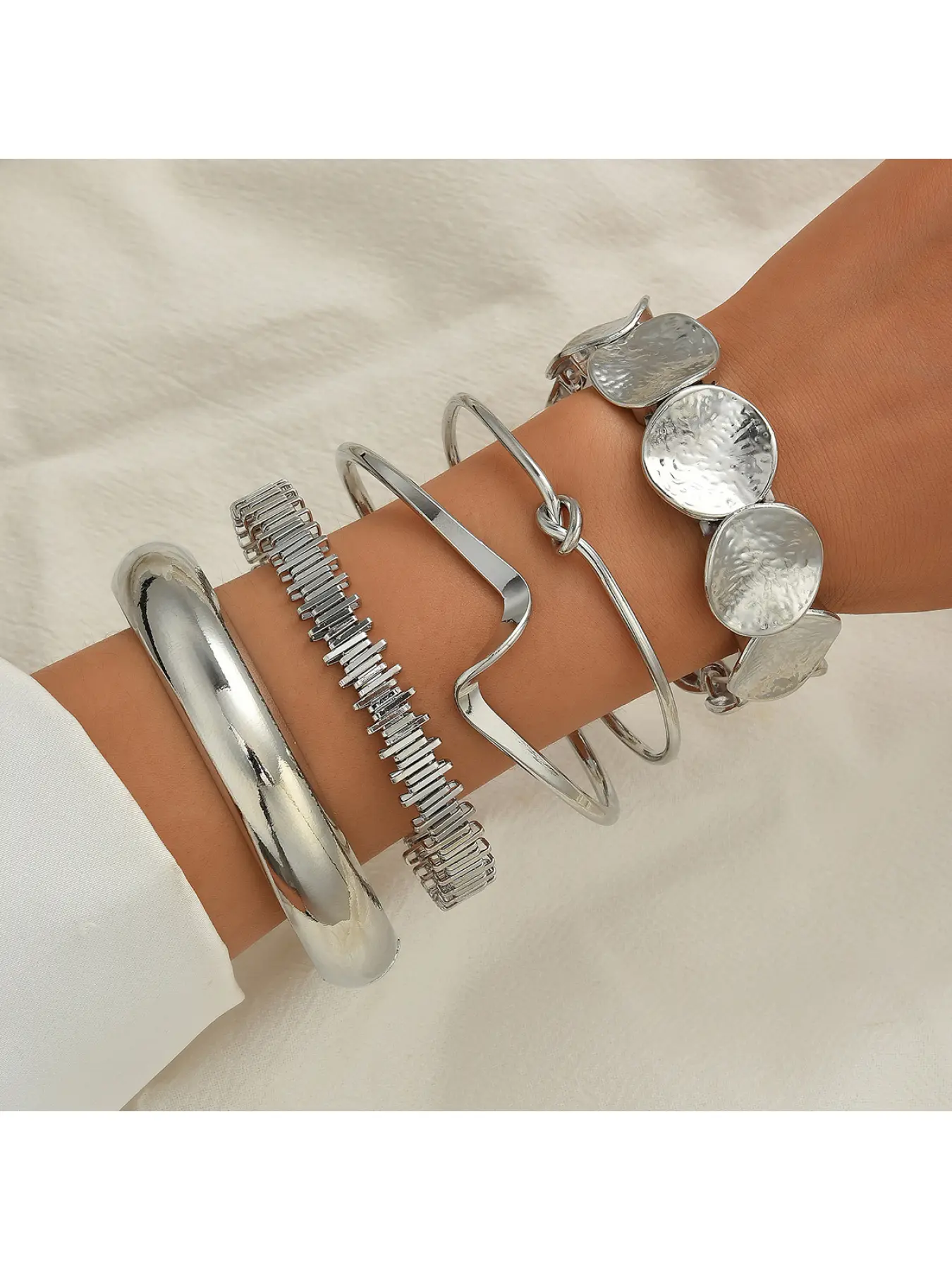 5-Piece Stackable Cuff Bangle Set, Hammered Disc & Knot Open Bangles, Fashionable Chunky Bangles, Adjustable Cuffs, Irregular Wavy Metal Bracelets for Women, Exquisite Bangle