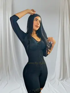 SELENA CON MANGAS