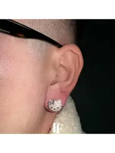 Newly launched cross-border best-selling Kitty cat stud earrings for women, featuring a light luxury and sweet ins style, cute ear cartilage studs, and charming ear jewelry for girls with a girlish heart