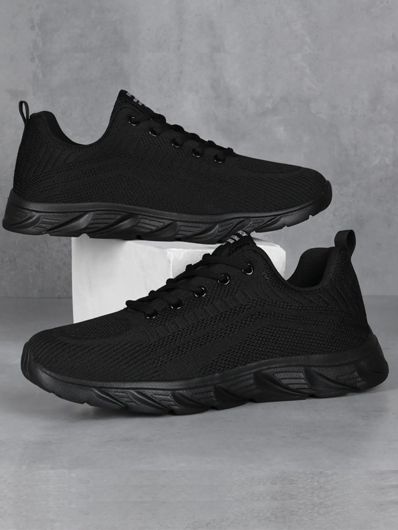 Men's Non-Slip Work Sports Shoes, All Seasons Sneaker, Comfortable for Dining, Medical & Hotel Services, Everlight Brand Breathable Safety Sneakers Footwear