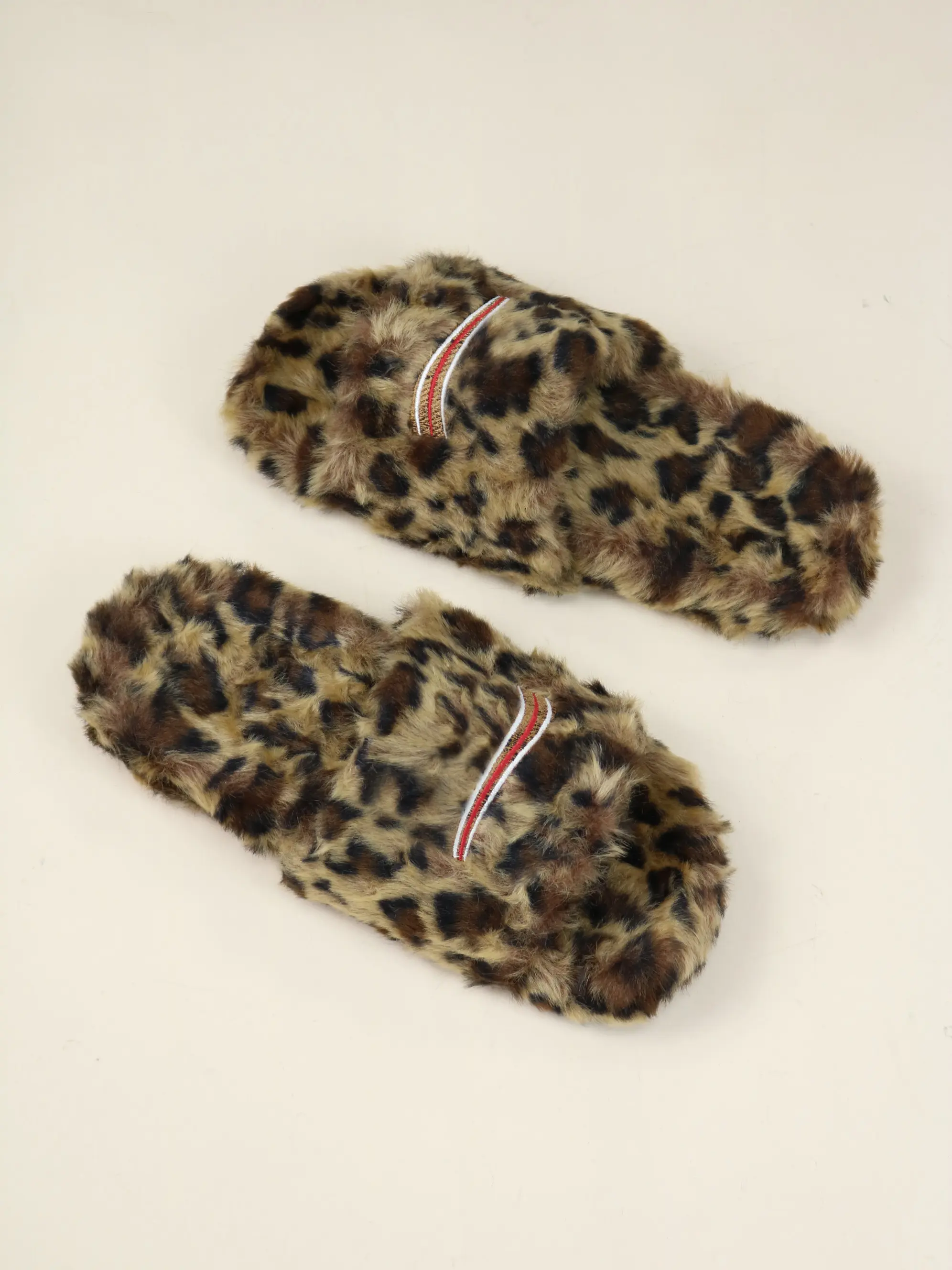 Unisex Winter Plush Fur Sports Slides - Warm Fuzzy Slip-On Shoe for Women, Black Indoor-Outdoor Sports Footwear, Indoors