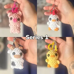 Crochet Keychain mystery animal bag, handmade, cute gift, keychain, backpack buddy, soft, toy, plushie, accessories, 3 series 13 different animals, cow, pig, chicken, chick, Dino, axolotl, frog, lion, giraffe, butterfly, bee,