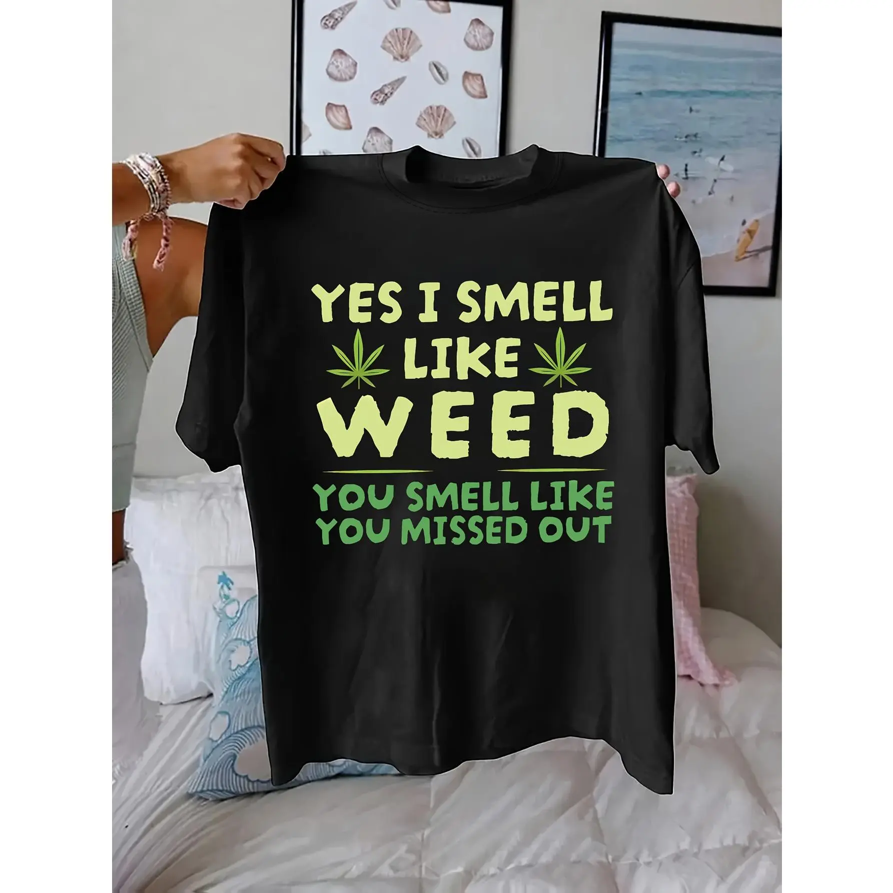 Bold "Yes I Smell Like Weed" Graphic Print T-Shirt for Men & Women, Black Tee with Green Leaf Design, Casual Top for Spring Summer, Everyday Wear, Humorous & Playful Streetwear