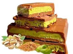 Dubai Chocolate Bar Pistachio, Crunchy Loaded Knafeh Chocolate Bar with Pistachio Cream and Kataifi, Viral Candy (3.2 Oz)