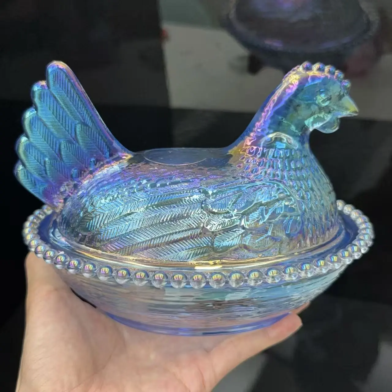PABHAN Iridescent Carnival Glass Hen On Nest Covered Dish, Vintage Style Metallic Rainbow Chicken Storage Bowl, Farmhouse Table Decor Jewelry Candy Trinket Organizer, Retro Mid Century Kitchen Centerpiece, Housewarming Gift For Collectors