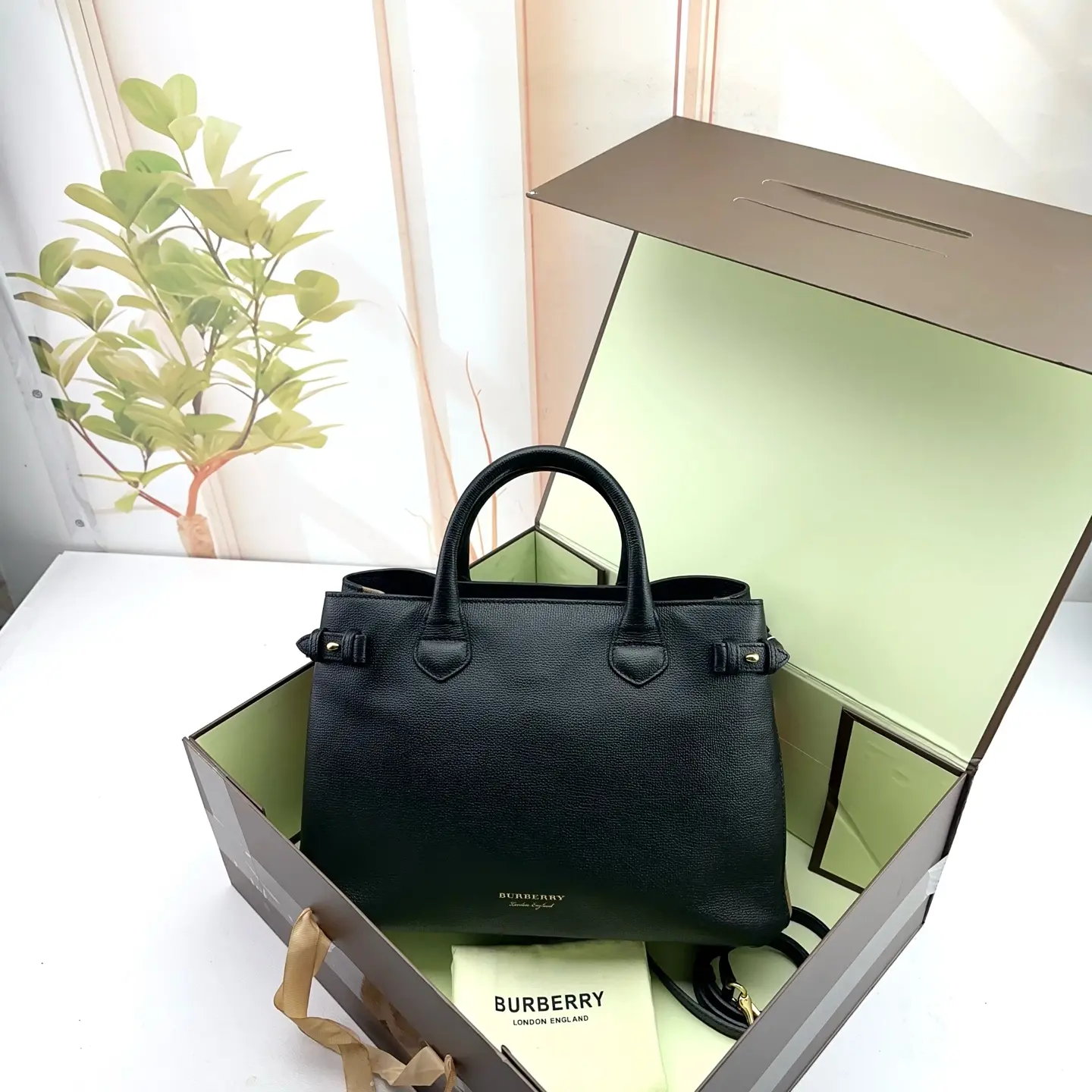 Pre-owned BURBERRY Black Grain Leather Top Handle Satchel Bag 0801 raye 22288054