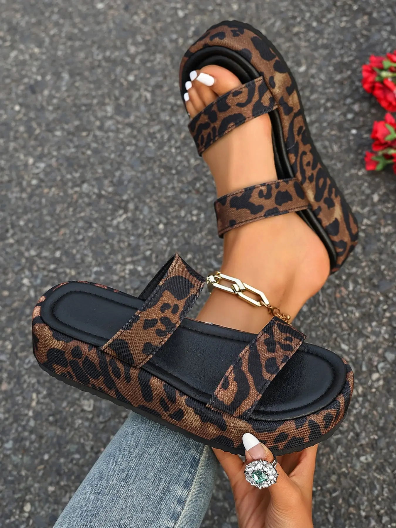 Summer New Leopard Print Dual Strap Thick Sole Sandals for Women, Chic Summer Footwear, Casual Outdoor Wear, Comfortable Heeled Slippers