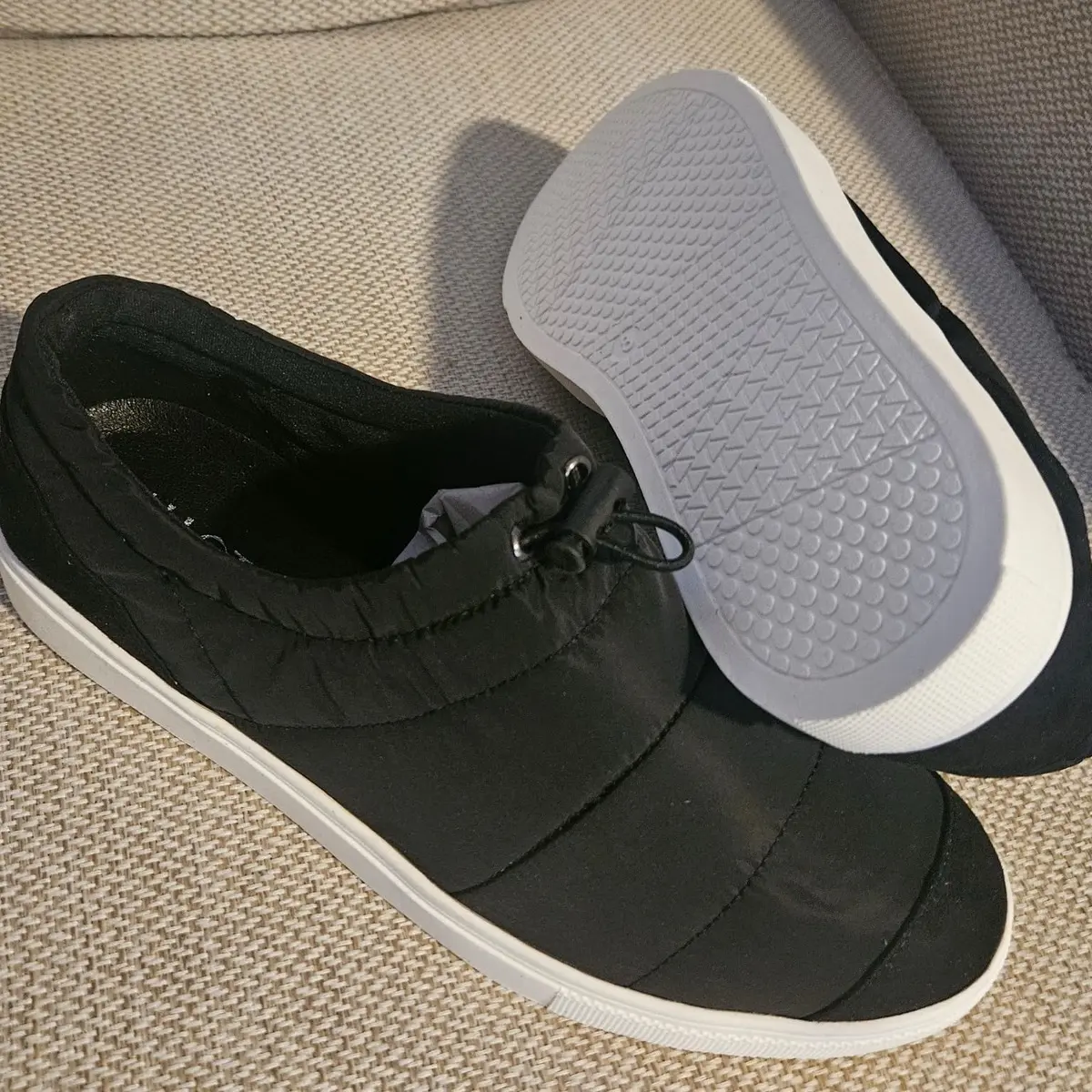 Allay sneakers