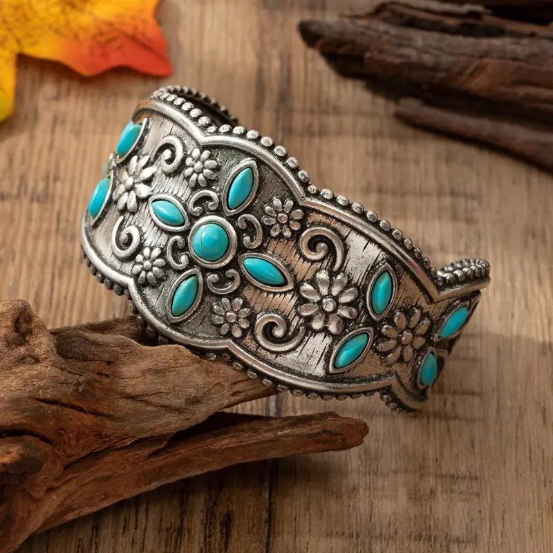 Vintage Bohemian Turquoise Iron Cuff Bracelet for Women, Boho Style Bracelet, Perfect for Daily Wear and Vacation, Casual Accessories, Stylish Accessory