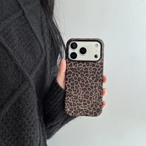 The new sweet and cool chestnut brown leopard print MagSafe phone case is suitable for Apple iPhone 17 Pro Max 1/16 Pro 15 Pro Max 14 models. It offers a niche and sophisticated look.