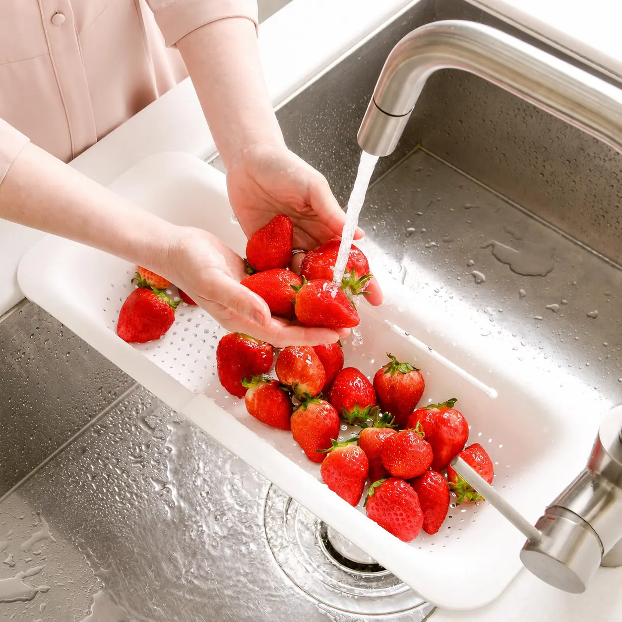 Collapsible Kitchen Sink Drain Basket & Strainer – Multi-Functional Vegetable Washing Bowl, Fruit Draining Container, Utensil Storage Rack & Space-Saving Kitchen Organizer for Easy Rinsing, Draining & Cleaning White