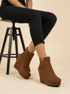 Women's Plain Plush Boots with Lace-Up Thick Sole, Warm Rabbit Fur Lining for Winter, Round Toe Platform Shoes for Comfort Heeled Booties