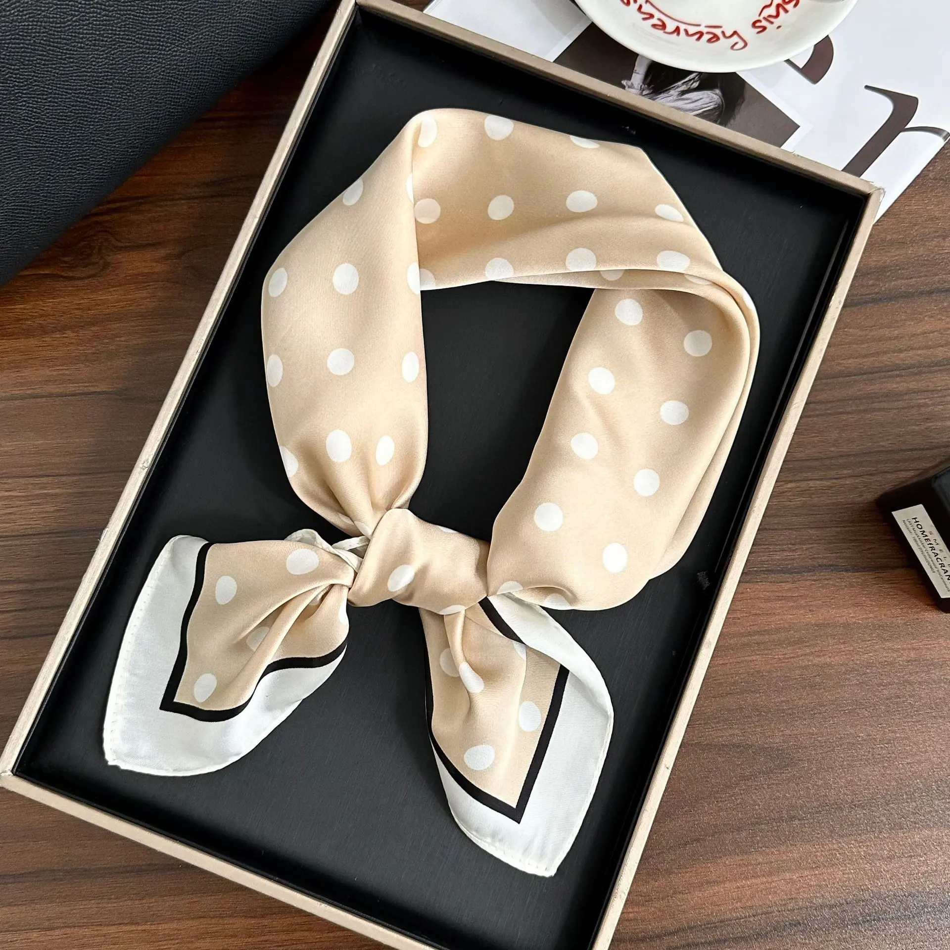 Large wave dot border milk coffee