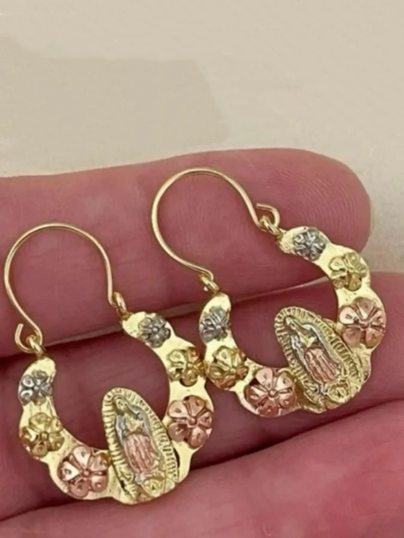 Virgin Mary Pray Dangle Earrings for Women Golden Color Catholic Prayer Relief Drop Earring Jewelry Gifts, Vintage Golden Color Religious Women Drop Earrings, High Quality Earrings, Boho Style Jewelry