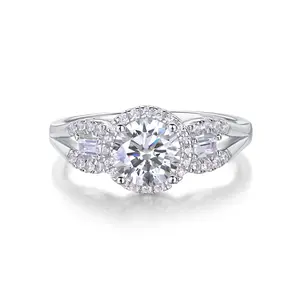 [TW] "Juno" 1ct Round Halo Moissanite Ring Fancy Split Shank Solid S925 Sterling Silver Iced Out Band 18k Platinum Plated Ring VVS1 D Color Perfect Gift For Her Birthday Valentine Propose (R12984)