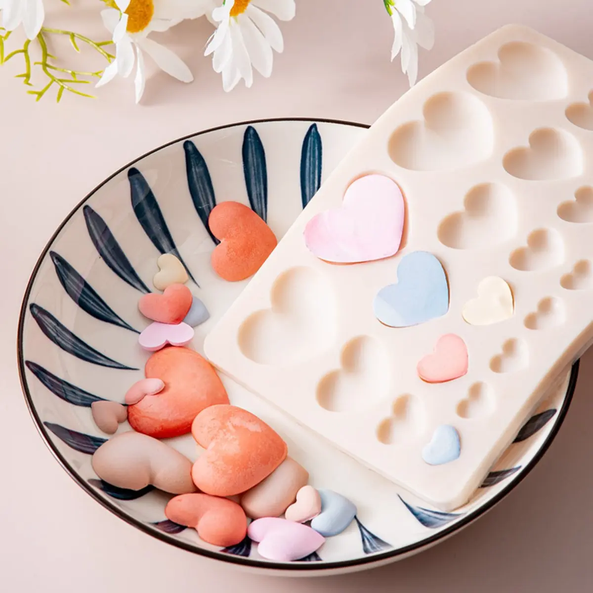 1pc Heart-Shaped Non-Stick Romantic Valentine's Day Silicone Bakeware Mold, Chocolate Cake Fondant Mold, Silicone Baking Molds, Perfect for Pudding, Jelly, Candy, Cookie, Pastry, Ice Cube, Small Cake, Pet Treats, and Soaps (Grey)