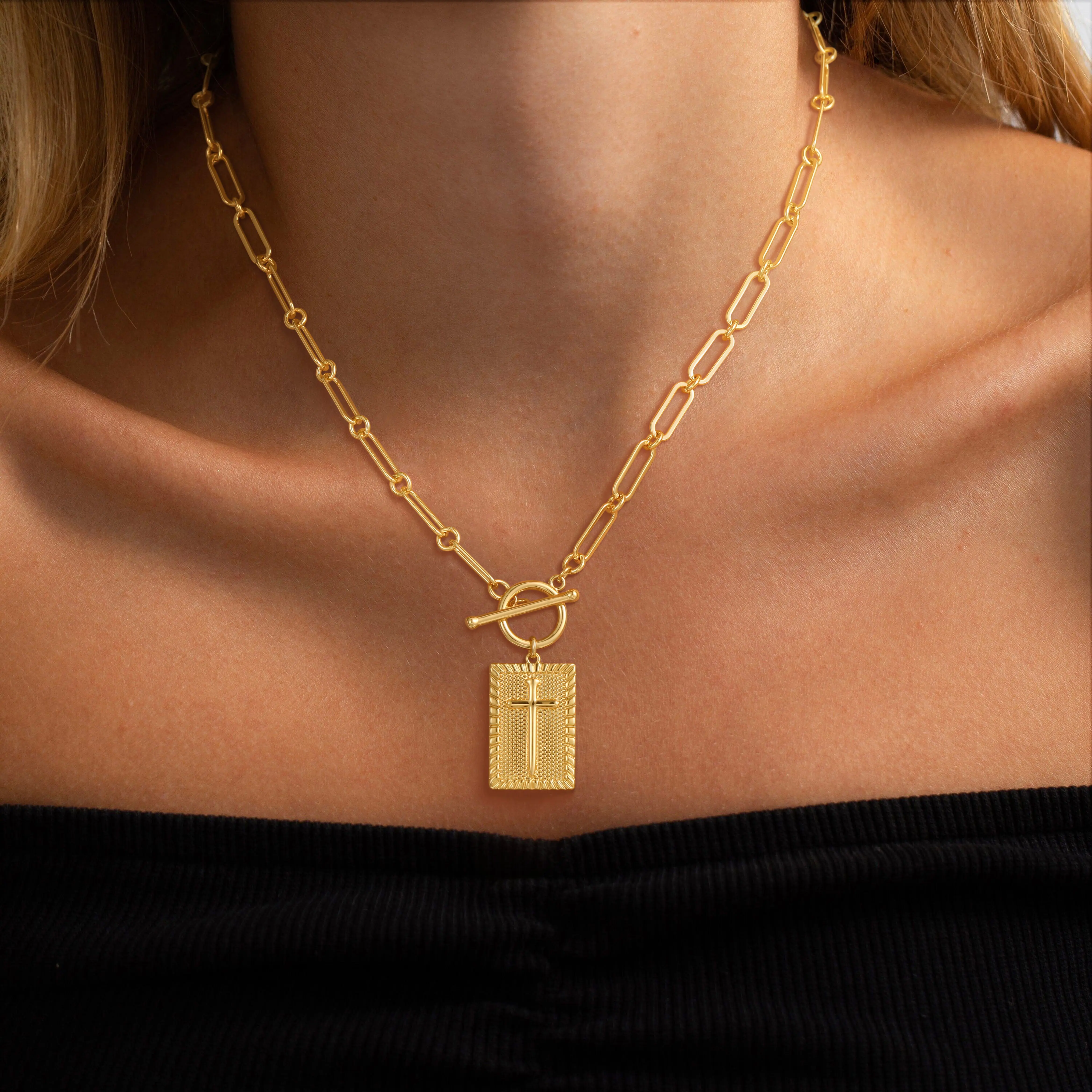 Chunky Cross Necklace for Women, Hip Hop Paperclip Chain Choker, Short Statement Piece with a Unisex Look, Daily Casual Wear Accessories, Chunky Necklaces