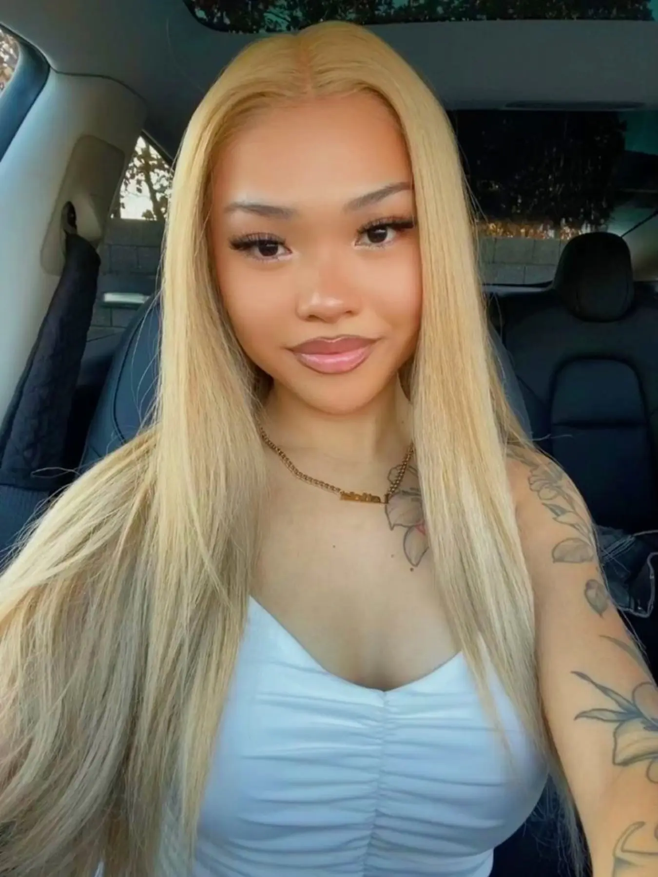 Light Blonde Straight Lace Front Wig for Women, 13x4x1 HD Lace Front, Synthetic Hair, Pre-Plucked, Glueless, 180 Density, 32 Inch, Lace Frontal Wig, Natural Looking Wig