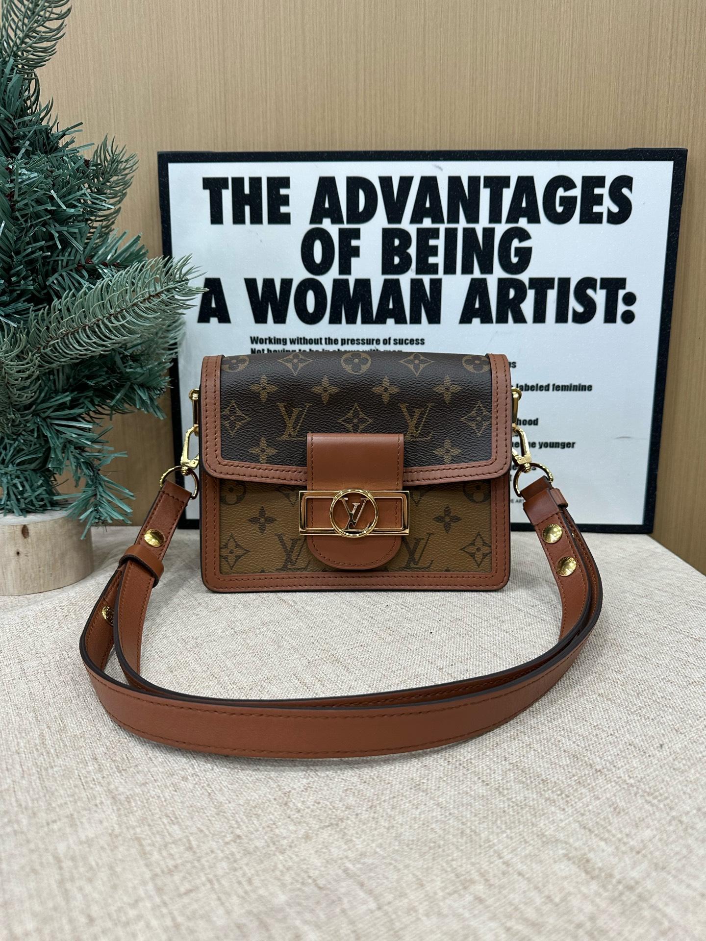 Pre-owned Louis Vuitton Dauphine Small with Patch – Chip Version – Size 20cm x 15cm x 9cm