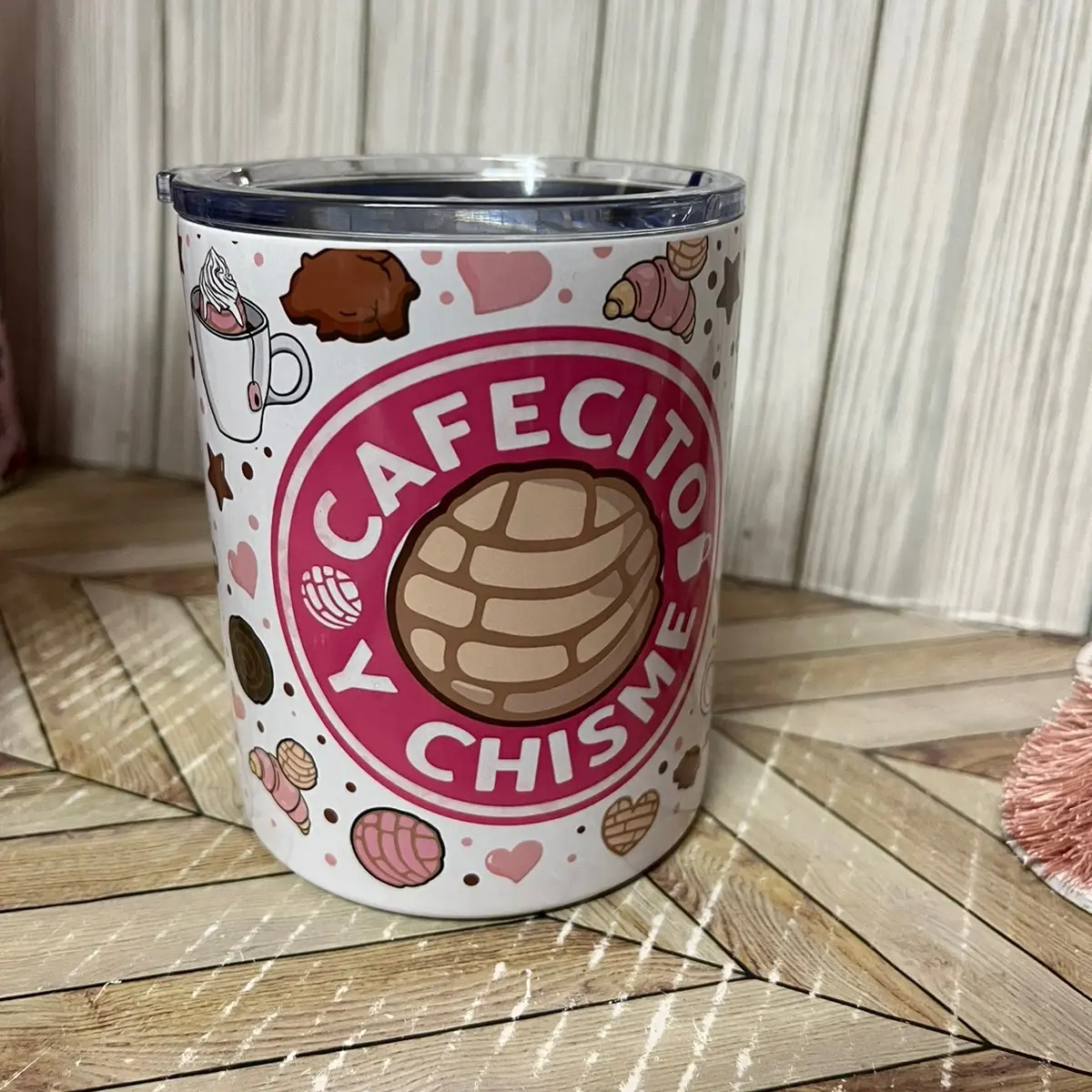 Cafecito y chisme mug