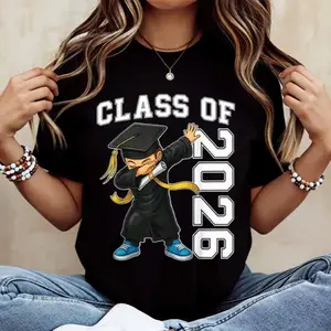 🎓🕺🔥[Graduation Season]Class of 2026 Graduation Graphic T-Shirt – Funny Dabbing Graduate Cartoon Tee, Unisex Casual Short Sleeve Crewneck, Soft Cotton School Spirit Shirt, Trendy Senior Grad Gift for Students Graduation Party Outfit