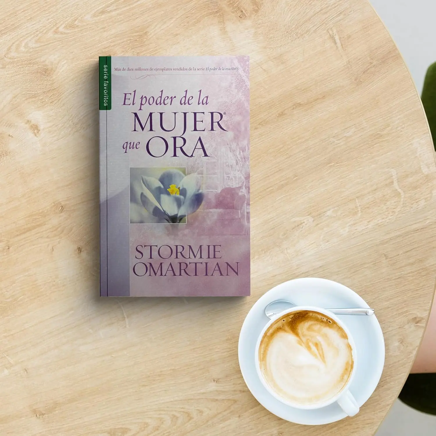 "El poder de la mujer que ora" Popular Favoritos Serie Prayer Book, Soft Cover Spanish Edition, Inspirational Religious Readings with Prayer Themes
