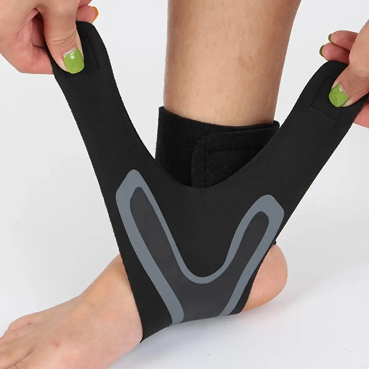 Men's Ankle Compression Sleeve - Arch Support, Non Slip Silicone, High-Elasticity Breathable Fabric for Ankle Protection, Reduces Injury Likelihood, Boosts Athletic Performance, Machine-Washable Athletic Brace for Basketball, Soccer, Seamless