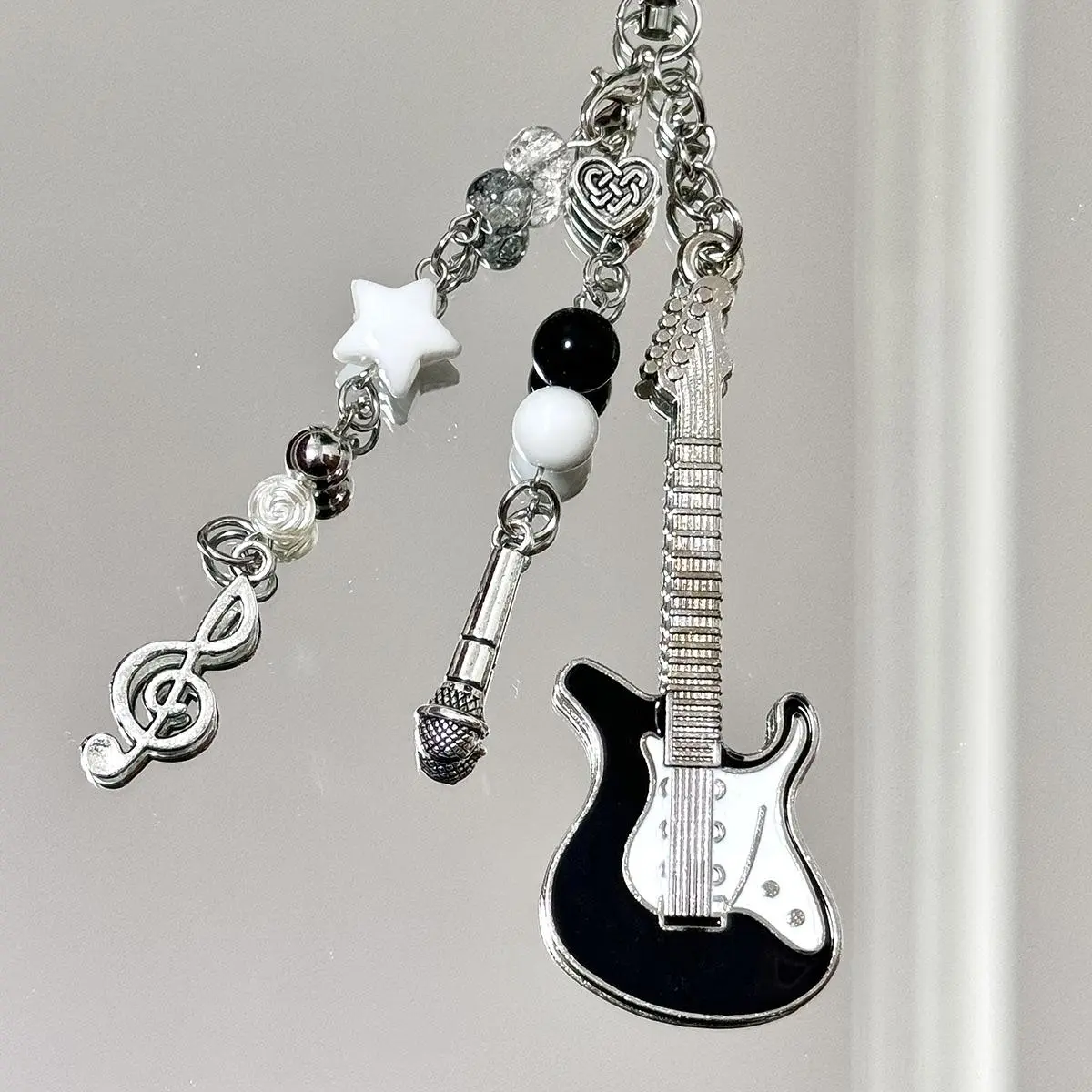 Guitar Design Phone Chain, Cute Guitar Charm Phone Lanyard, Fashion Phone Strap for Women & Girls, Mobile Phone Decoration Accessories, Phone Charms, Phone Accessory
