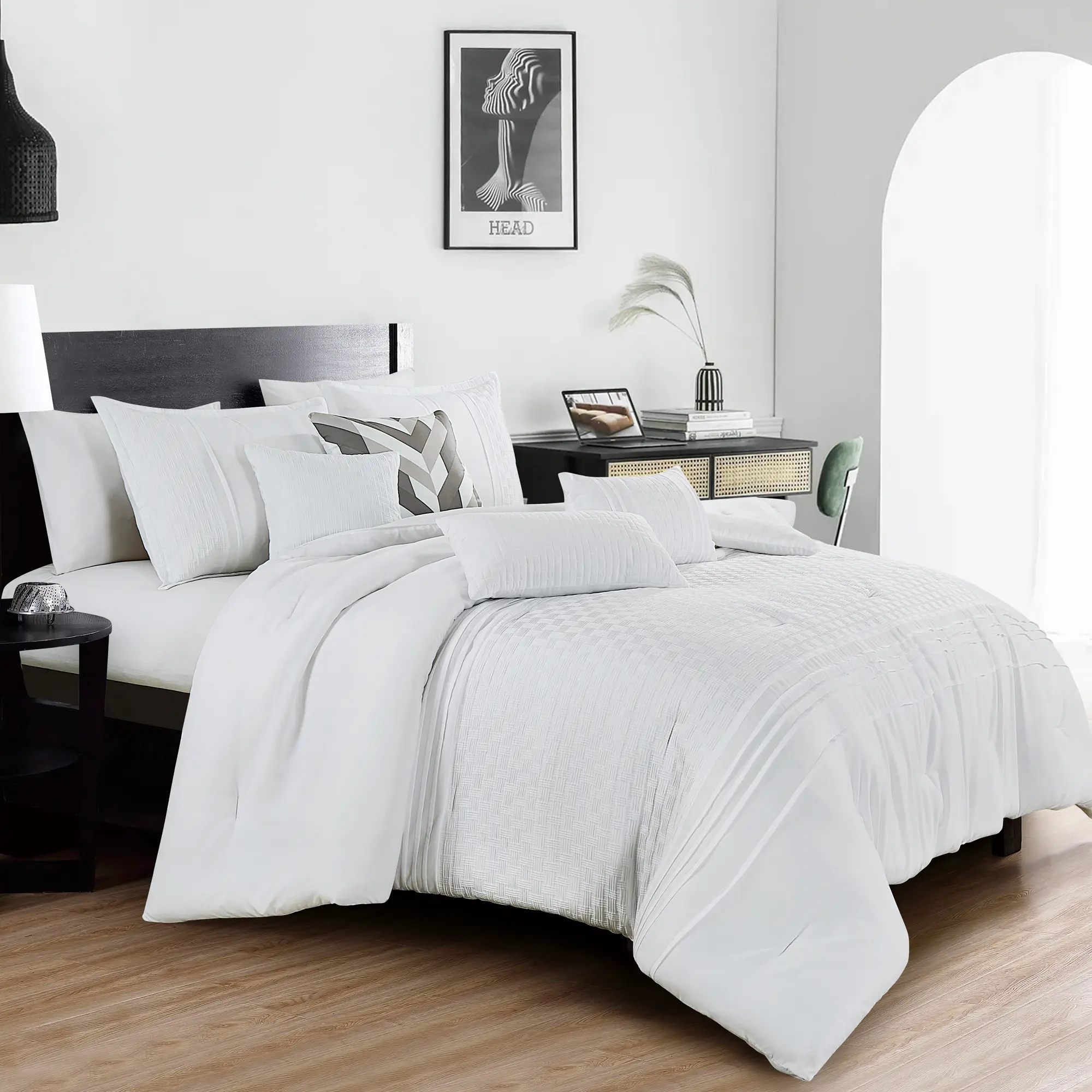 Luxury 7-Piece White Comforter Set with Decorative Pillows – Queen/King Sizes