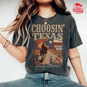 [Sale up to 50%] [Free Ship] Ella Choosin' Texas T-Shirt, Lone Star State of Mind Tee, Vintage Country Music Merch, Retro Western Cowboy Shirt