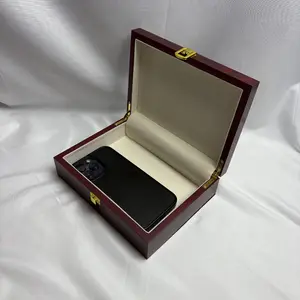 1pc retro wooden storage box, exquisite wood grain texture, bright paint coating and soft fabric lining, which is very suitable for jewelry storage, souvenir racks, home decoration boxes and jewelry boxes, Lockable storage boxes