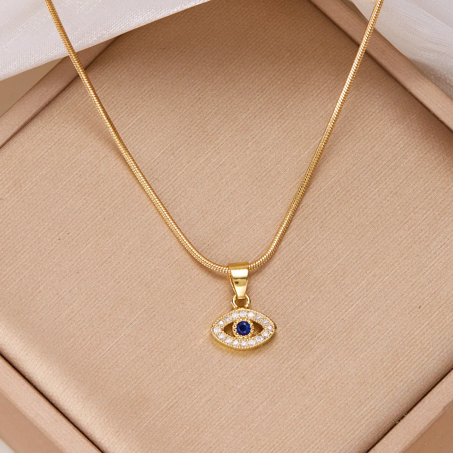 Gold-Tone Minimalist Choker Necklace for Women, Short Clavicle Chain with Turkish Evil Eye & Fatima Hand, Trendy Fashion Costume Jewelry, Trendy Necklaces, Layered Jewelry Necklaces
