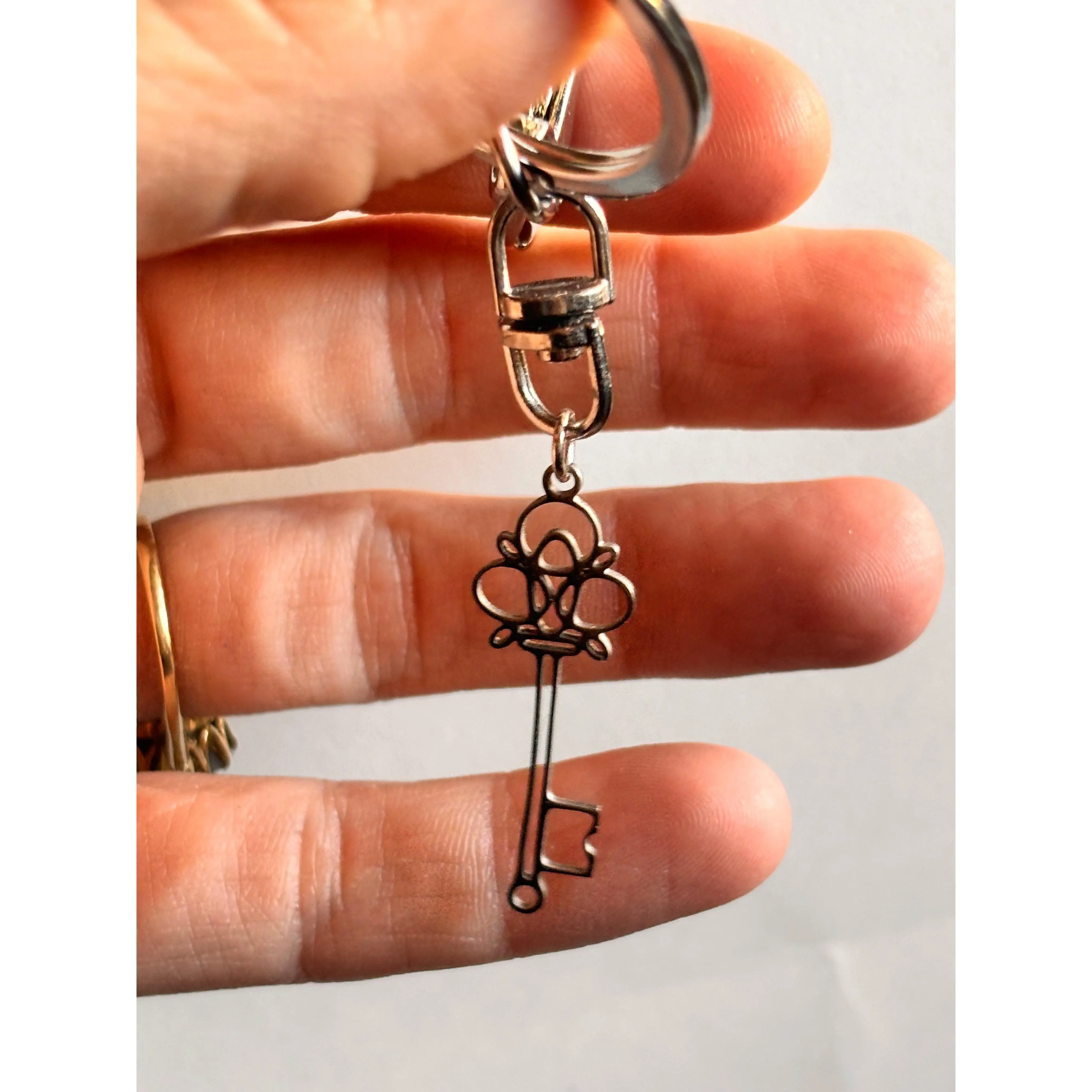 Antique Key Silver Keychain - Elegant Design with Unique Features and Historical Significance