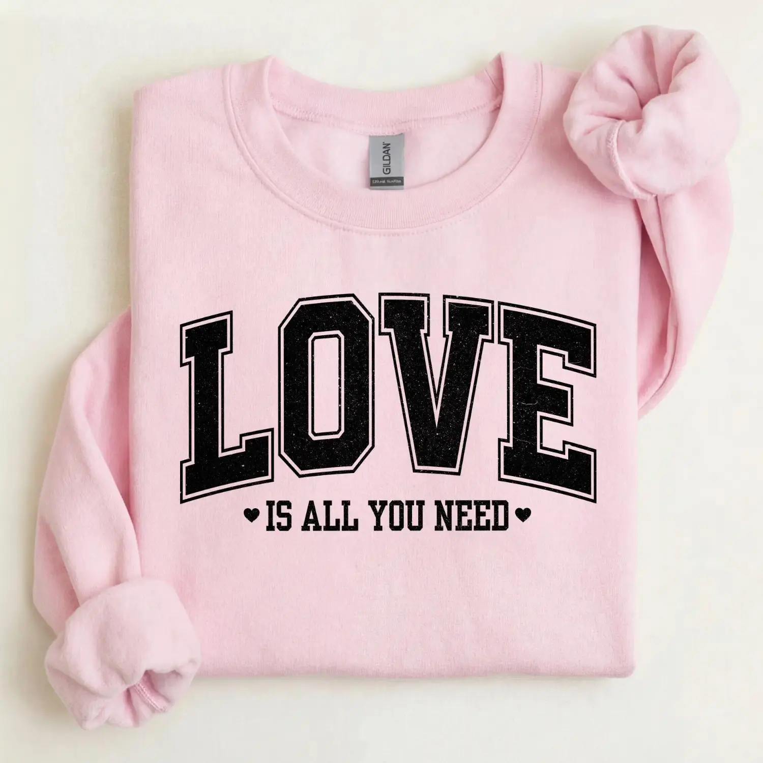 Love Is All You Need Romantic Heart Printed Sweatshirt, Valentine’s Day Crewneck Pullover, Soft Unisex Casual Streetwear, Lovely Valentine Present