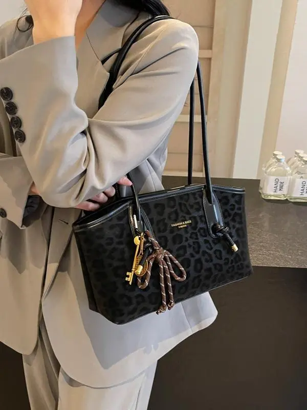 Vintage Versatile Women's Shoulder Bag Leopard Print Lightweight Casual Handbag with Elegant Bow Detail Trendy Underarm Bag for Everyday Use high-quality daily commute bag casual trendy purse versatile everyday use cheetah tote bag