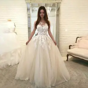 2025 Women's Long Swing Wedding Dress Sexy Lace Wedding Dress