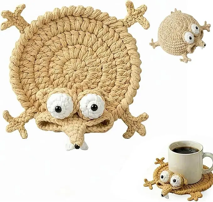 Handmade Crochet Squirrel Coaster - 3D Whimsical Absorbent Heat-Resistant CupHolder, Aesthetic Office Desk AccessoriesHome Coffee Bar Decor, Unique Gift forWomen Friends
