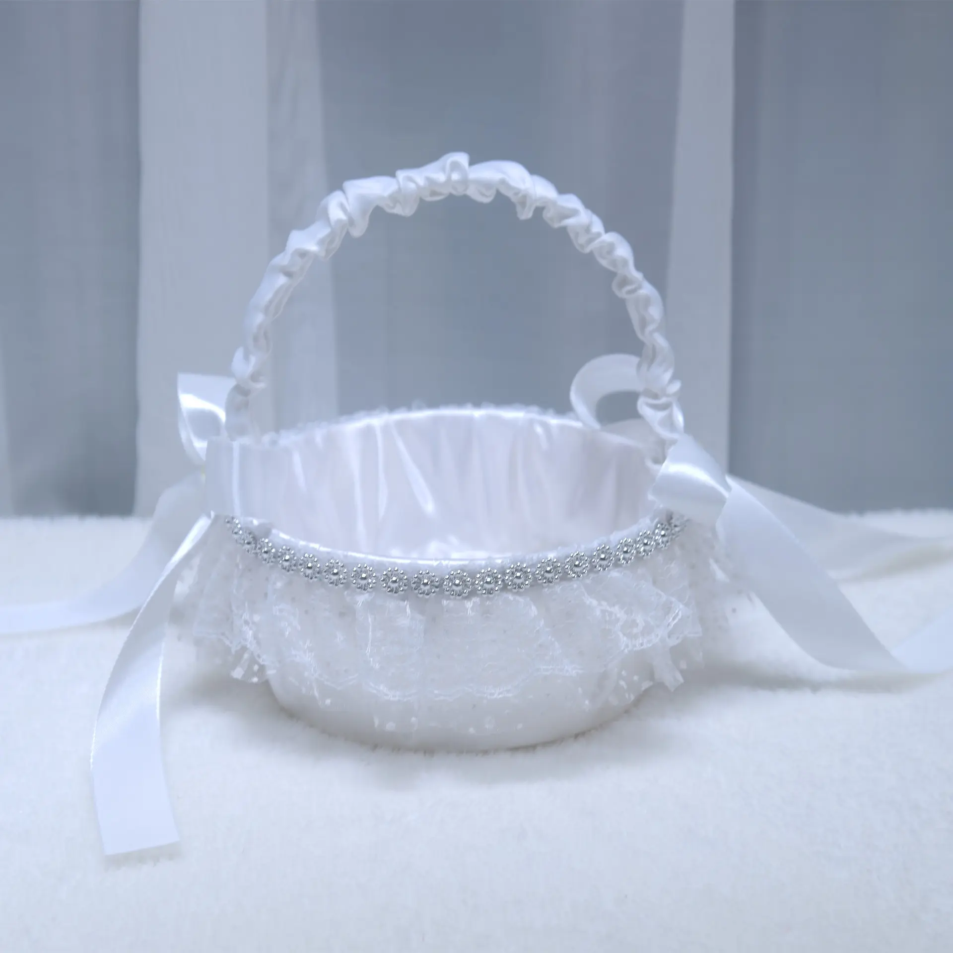 Lace Flower Girl Basket, Floral Pattern Basket, Wedding Bouquet Holder, Handheld Small Basket for Bridesmaids, Western Style Bridal Shower Gift, Scalloped Baskets, Decorative Baskets
